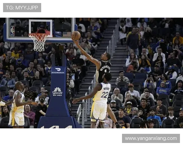 雷霆与马刺季后赛第六场激战回顾与精彩瞬间分析