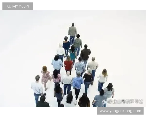 青年赛点评：FPX展现出色节奏掌控力与团队协作能力的精彩表现